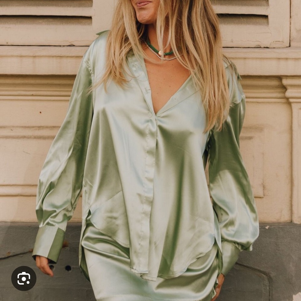 Daily Drills Silky Button Down Top in Sweet Pea